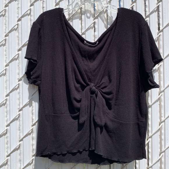 Front-tie cropped shirt - Picture 3 of 5